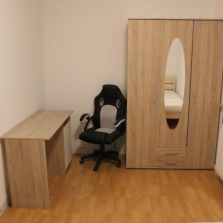 Zimmer Sucht Bewohner Duisburgo Esterno foto