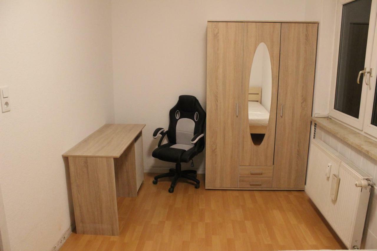 Zimmer Sucht Bewohner Duisburgo Esterno foto